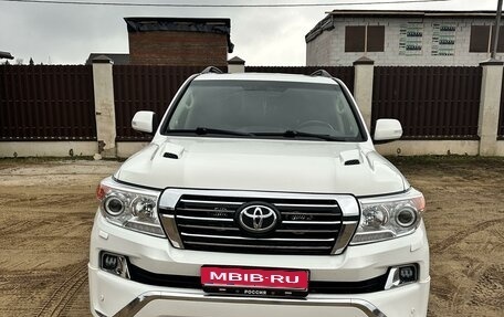 Toyota Land Cruiser 200, 2013 год, 4 200 000 рублей, 1 фотография