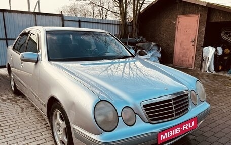 Mercedes-Benz E-Класс, 2001 год, 600 000 рублей, 3 фотография