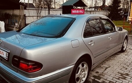 Mercedes-Benz E-Класс, 2001 год, 600 000 рублей, 2 фотография