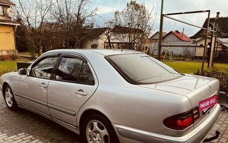 Mercedes-Benz E-Класс, 2001 год, 600 000 рублей, 4 фотография