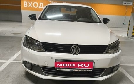 Volkswagen Jetta VI, 2013 год, 960 000 рублей, 2 фотография