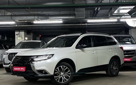 Mitsubishi Outlander III рестайлинг 3, 2015 год, 2 349 000 рублей, 1 фотография