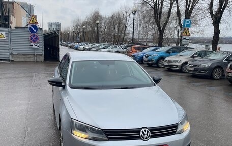 Volkswagen Jetta VI, 2013 год, 1 190 000 рублей, 2 фотография