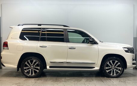 Toyota Land Cruiser 200, 2018 год, 6 990 000 рублей, 4 фотография