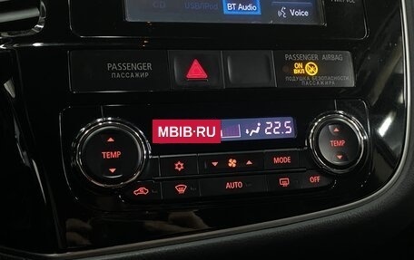 Mitsubishi Outlander III рестайлинг 3, 2015 год, 2 349 000 рублей, 11 фотография