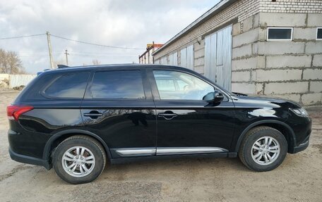 Mitsubishi Outlander III рестайлинг 3, 2019 год, 2 200 000 рублей, 7 фотография