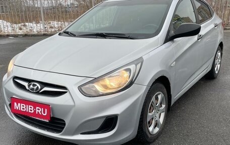 Hyundai Solaris II рестайлинг, 2013 год, 730 000 рублей, 1 фотография