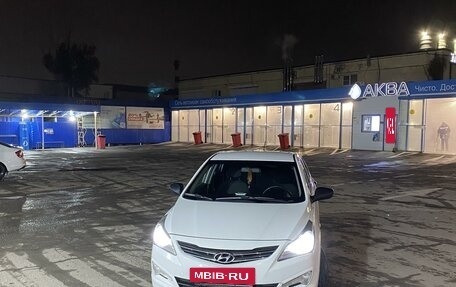 Hyundai Solaris II рестайлинг, 2015 год, 900 000 рублей, 4 фотография