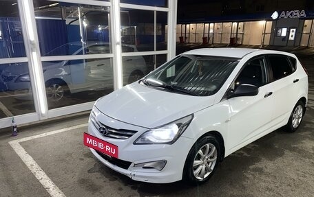 Hyundai Solaris II рестайлинг, 2015 год, 900 000 рублей, 26 фотография