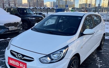 Hyundai Solaris II рестайлинг, 2011 год, 850 000 рублей, 6 фотография