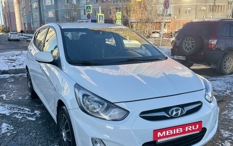 Hyundai Solaris II рестайлинг, 2011 год, 850 000 рублей, 2 фотография