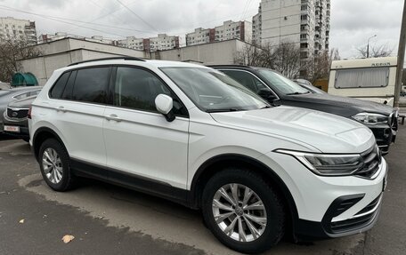 Volkswagen Tiguan II, 2021 год, 3 860 000 рублей, 2 фотография