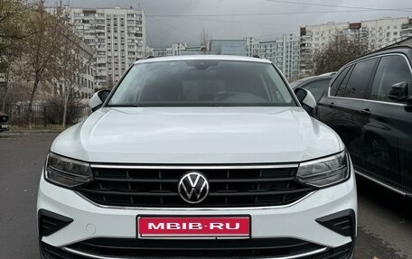 Volkswagen Tiguan II, 2021 год, 3 860 000 рублей, 5 фотография