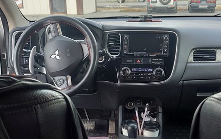 Mitsubishi Outlander III рестайлинг 3, 2014 год, 1 800 000 рублей, 2 фотография