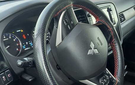 Mitsubishi Outlander III рестайлинг 3, 2014 год, 1 800 000 рублей, 6 фотография