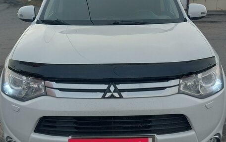 Mitsubishi Outlander III рестайлинг 3, 2014 год, 1 800 000 рублей, 7 фотография