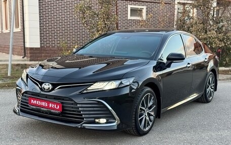 Toyota Camry, 2023 год, 3 950 000 рублей, 1 фотография