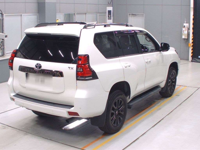 Toyota Land Cruiser Prado 150 рестайлинг 2, 2021 год, 4 390 000 рублей, 4 фотография