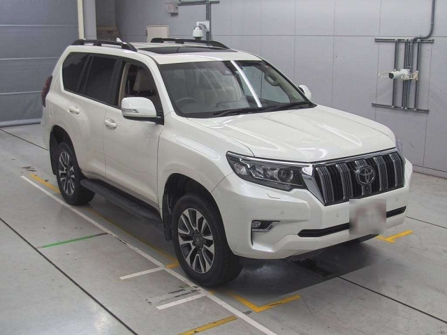 Toyota Land Cruiser Prado 150 рестайлинг 2, 2021 год, 4 750 000 рублей, 1 фотография