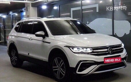 Volkswagen Tiguan II, 2023 год, 3 319 000 рублей, 1 фотография