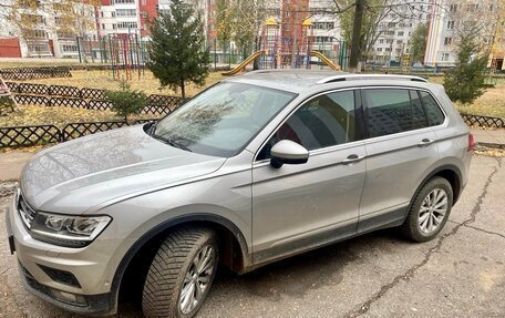 Volkswagen Tiguan II, 2017 год, 2 376 000 рублей, 2 фотография