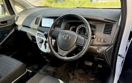 Toyota ISis I, 2015 год, 1 495 000 рублей, 9 фотография