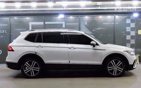 Volkswagen Tiguan II, 2023 год, 3 319 000 рублей, 3 фотография