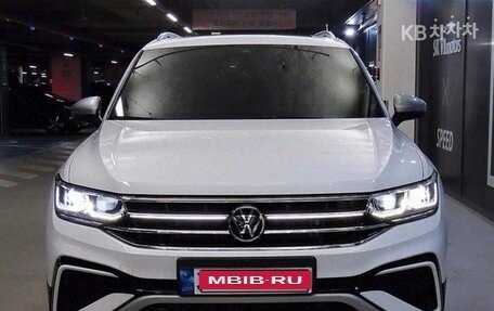 Volkswagen Tiguan II, 2023 год, 3 319 000 рублей, 2 фотография