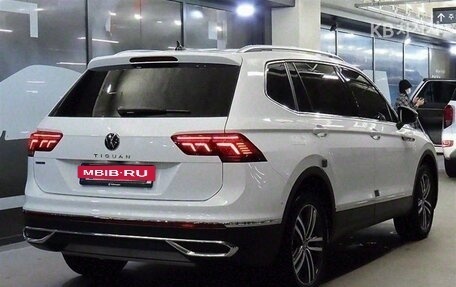 Volkswagen Tiguan II, 2023 год, 3 319 000 рублей, 4 фотография