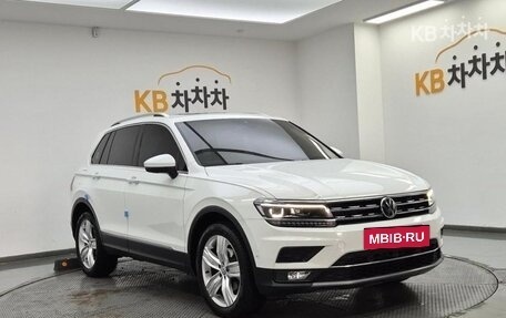 Volkswagen Tiguan II, 2020 год, 2 800 000 рублей, 4 фотография