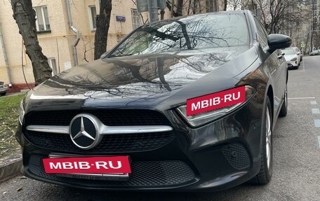 Mercedes-Benz A-Класс, 2019 год, 2 690 000 рублей, 2 фотография