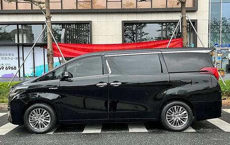 Toyota Alphard III, 2021 год, 8 200 000 рублей, 3 фотография