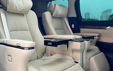 Toyota Alphard III, 2021 год, 8 200 000 рублей, 10 фотография