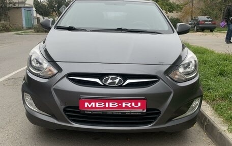 Hyundai Solaris II рестайлинг, 2012 год, 875 000 рублей, 3 фотография