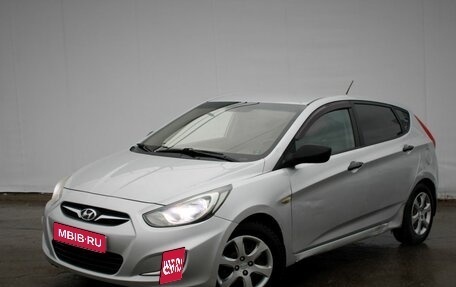 Hyundai Solaris II рестайлинг, 2012 год, 660 000 рублей, 1 фотография