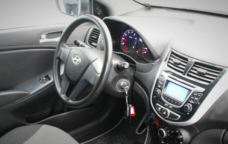 Hyundai Solaris II рестайлинг, 2012 год, 660 000 рублей, 12 фотография