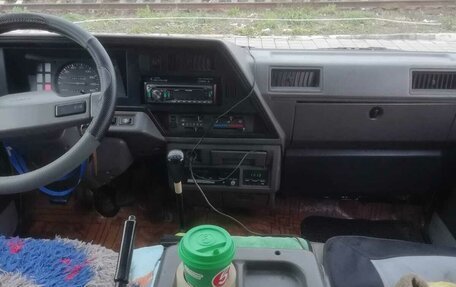 Nissan Urvan III, 1993 год, 445 000 рублей, 11 фотография