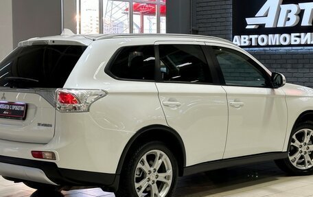 Mitsubishi Outlander III рестайлинг 3, 2014 год, 1 857 000 рублей, 5 фотография