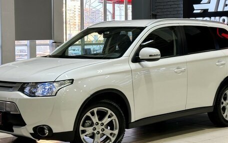 Mitsubishi Outlander III рестайлинг 3, 2014 год, 1 857 000 рублей, 2 фотография