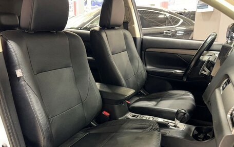 Mitsubishi Outlander III рестайлинг 3, 2014 год, 1 857 000 рублей, 15 фотография