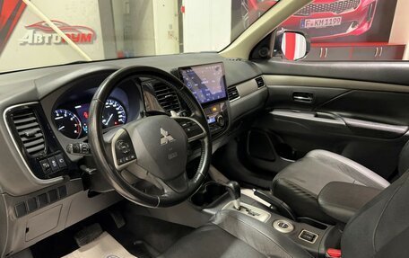 Mitsubishi Outlander III рестайлинг 3, 2014 год, 1 857 000 рублей, 10 фотография