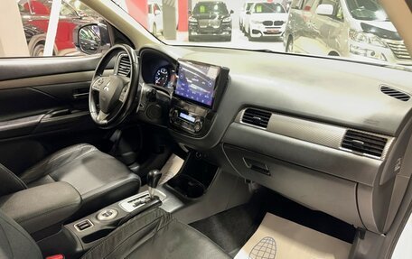 Mitsubishi Outlander III рестайлинг 3, 2014 год, 1 857 000 рублей, 16 фотография