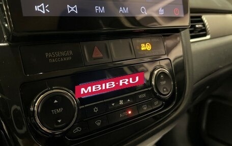 Mitsubishi Outlander III рестайлинг 3, 2014 год, 1 857 000 рублей, 20 фотография