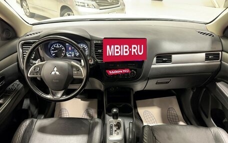 Mitsubishi Outlander III рестайлинг 3, 2014 год, 1 857 000 рублей, 29 фотография