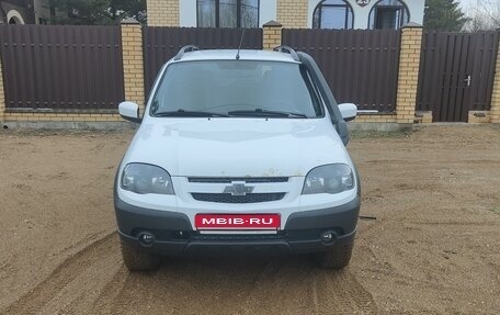 Chevrolet Niva I рестайлинг, 2017 год, 730 000 рублей, 2 фотография