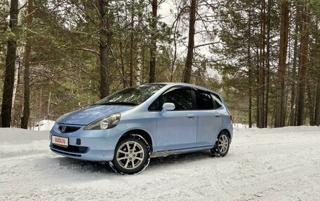 Honda Fit III, 2002 год, 550 000 рублей, 2 фотография