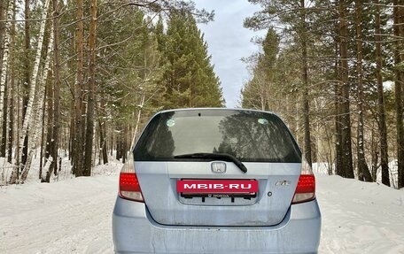 Honda Fit III, 2002 год, 550 000 рублей, 4 фотография