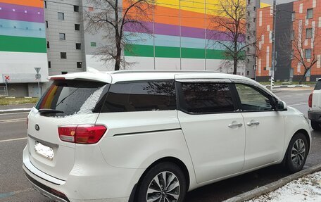 KIA Carnival III, 2015 год, 2 400 000 рублей, 2 фотография