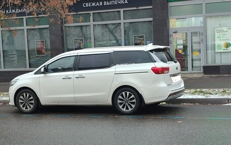 KIA Carnival III, 2015 год, 2 400 000 рублей, 4 фотография