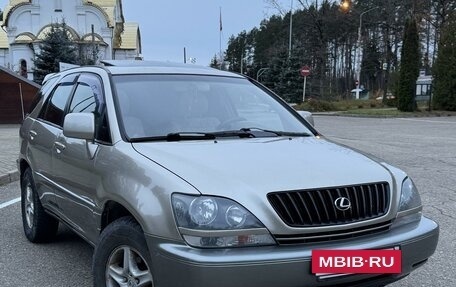 Lexus RX IV рестайлинг, 2000 год, 670 000 рублей, 2 фотография